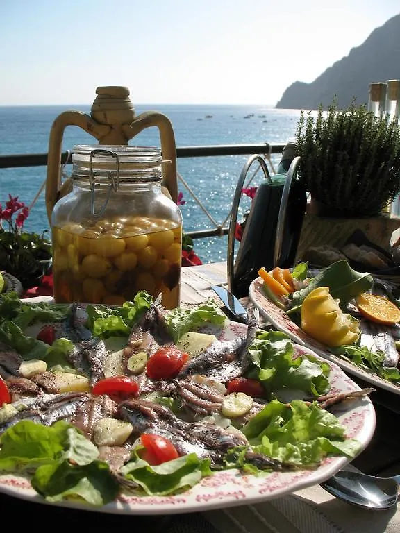 Hotel Monterosso Alto Monterosso al Mare 3*,  Italy